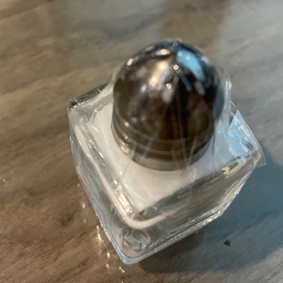 New, Sealed 2-Piece Mini Salt & Pepper Shaker Set - Picture 5 of 7